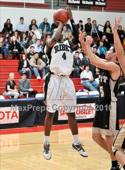 Thumbnail 3 in Tarbut V'torah vs. Ribet Academy (CIF SS D6AA Final) photogallery.