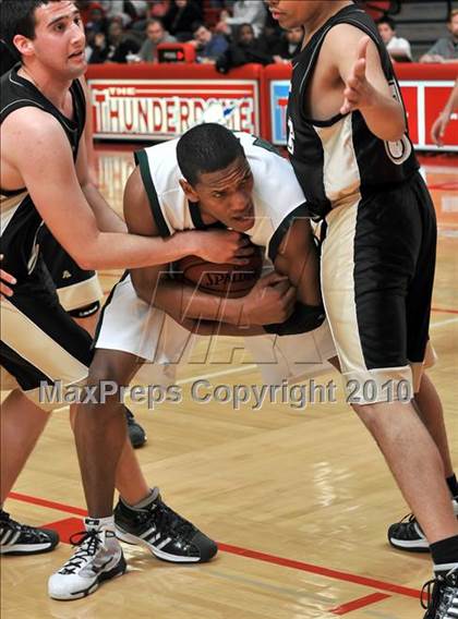 Thumbnail 3 in Tarbut V'torah vs. Ribet Academy (CIF SS D6AA Final) photogallery.