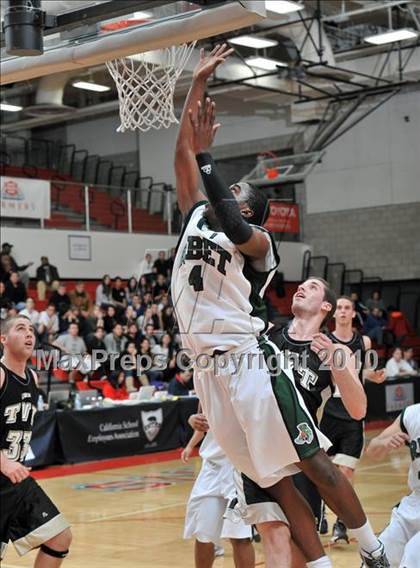 Thumbnail 2 in Tarbut V'torah vs. Ribet Academy (CIF SS D6AA Final) photogallery.