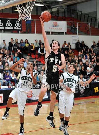 Thumbnail 1 in Tarbut V'torah vs. Ribet Academy (CIF SS D6AA Final) photogallery.