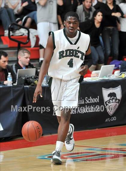 Thumbnail 2 in Tarbut V'torah vs. Ribet Academy (CIF SS D6AA Final) photogallery.