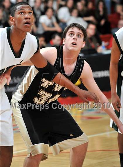 Thumbnail 3 in Tarbut V'torah vs. Ribet Academy (CIF SS D6AA Final) photogallery.