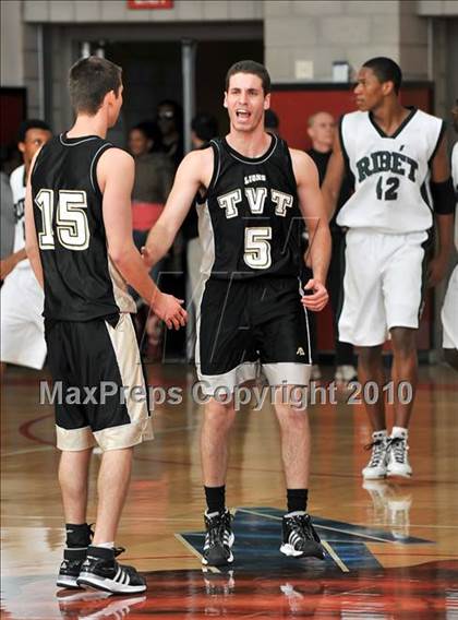 Thumbnail 2 in Tarbut V'torah vs. Ribet Academy (CIF SS D6AA Final) photogallery.