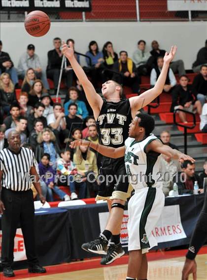 Thumbnail 2 in Tarbut V'torah vs. Ribet Academy (CIF SS D6AA Final) photogallery.