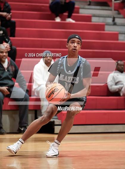 Thumbnail 3 in Greer Middle College vs J.L. Mann (Poinsettia Classic) photogallery.