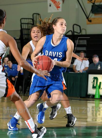 Thumbnail 1 in Davis vs. Vacaville (Ram Jam Winter Classic) photogallery.