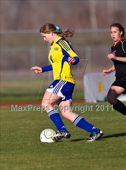 Thumbnail 1 in Victoria West vs Bay City (Stampede Soccer Shootout) photogallery.