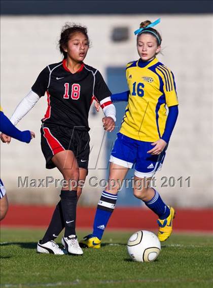 Thumbnail 2 in Victoria West vs Bay City (Stampede Soccer Shootout) photogallery.
