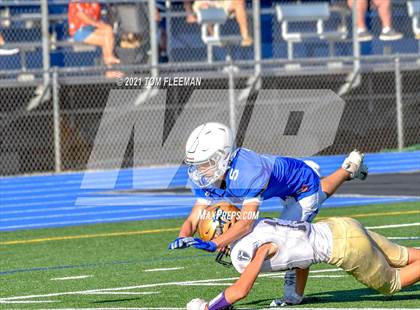 Thumbnail 2 in Aquinas @ Rockhurst photogallery.