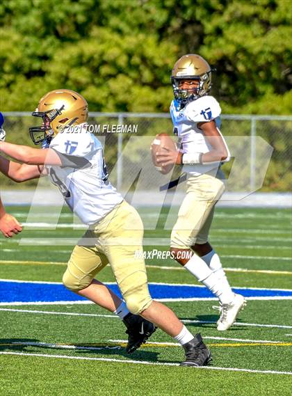Thumbnail 3 in Aquinas @ Rockhurst photogallery.