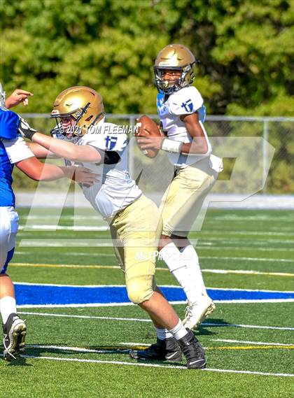 Thumbnail 2 in Aquinas @ Rockhurst photogallery.
