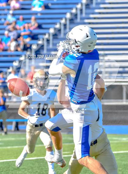 Thumbnail 2 in Aquinas @ Rockhurst photogallery.