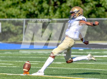 Thumbnail 2 in Aquinas @ Rockhurst photogallery.