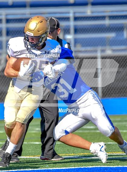 Thumbnail 2 in Aquinas @ Rockhurst photogallery.