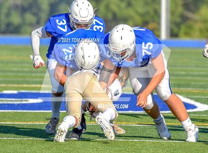 Thumbnail 2 in Aquinas @ Rockhurst photogallery.