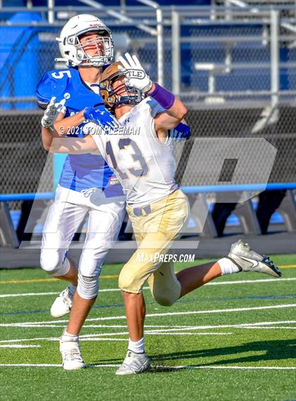 Thumbnail 2 in Aquinas @ Rockhurst photogallery.