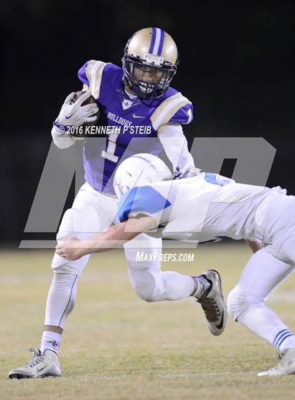 Thumbnail 3 in St. Edmund @ Ascension Catholic (LHSAA Division IV 1st Round) photogallery.