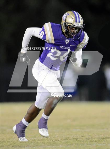 Thumbnail 3 in St. Edmund @ Ascension Catholic (LHSAA Division IV 1st Round) photogallery.