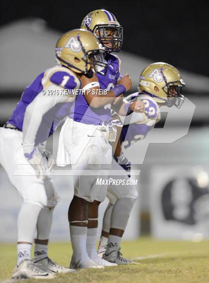 Thumbnail 3 in St. Edmund @ Ascension Catholic (LHSAA Division IV 1st Round) photogallery.