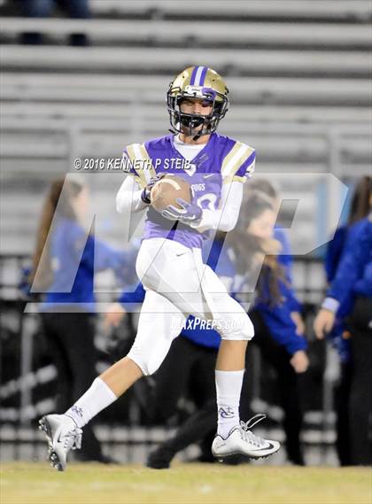 Thumbnail 1 in St. Edmund @ Ascension Catholic (LHSAA Division IV 1st Round) photogallery.