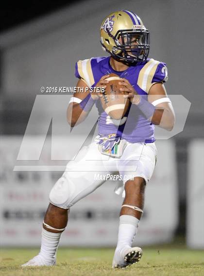 Thumbnail 1 in St. Edmund @ Ascension Catholic (LHSAA Division IV 1st Round) photogallery.