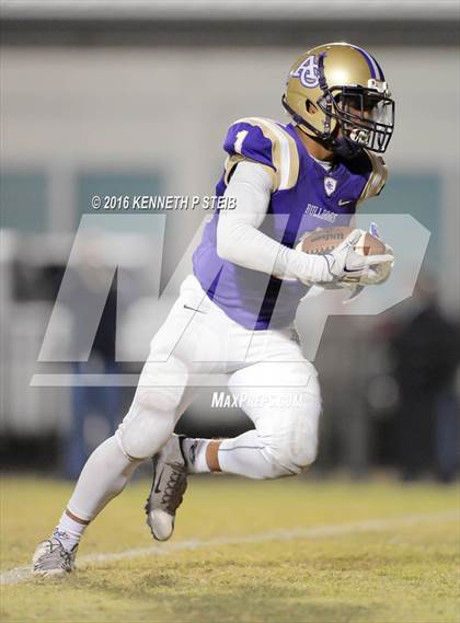 Thumbnail 3 in St. Edmund @ Ascension Catholic (LHSAA Division IV 1st Round) photogallery.