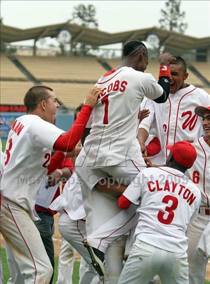 Thumbnail 2 in Monroe vs. Westchester (CIF LA City Section D2 Final) photogallery.