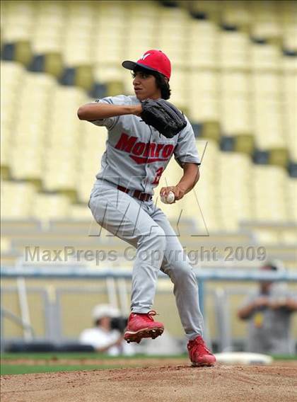 Thumbnail 3 in Monroe vs. Westchester (CIF LA City Section D2 Final) photogallery.