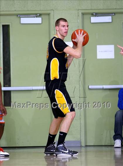 Thumbnail 1 in University vs. San Pedro (CIF LA City Section D2 Final) photogallery.