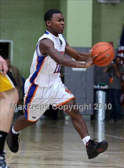 Thumbnail 1 in University vs. San Pedro (CIF LA City Section D2 Final) photogallery.