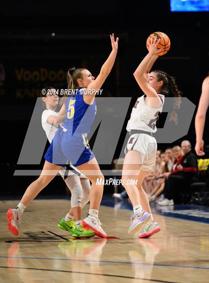 Thumbnail 1 in Hoehne vs. Simla (CHSAA 2A Great 8) photogallery.