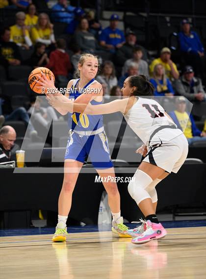 Thumbnail 1 in Hoehne vs. Simla (CHSAA 2A Great 8) photogallery.