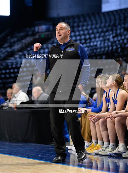 Thumbnail 2 in Hoehne vs. Simla (CHSAA 2A Great 8) photogallery.