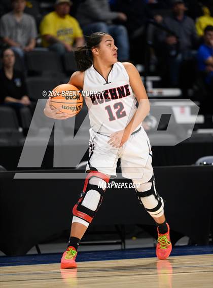 Thumbnail 2 in Hoehne vs. Simla (CHSAA 2A Great 8) photogallery.