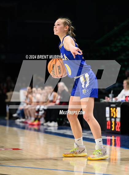 Thumbnail 2 in Hoehne vs. Simla (CHSAA 2A Great 8) photogallery.