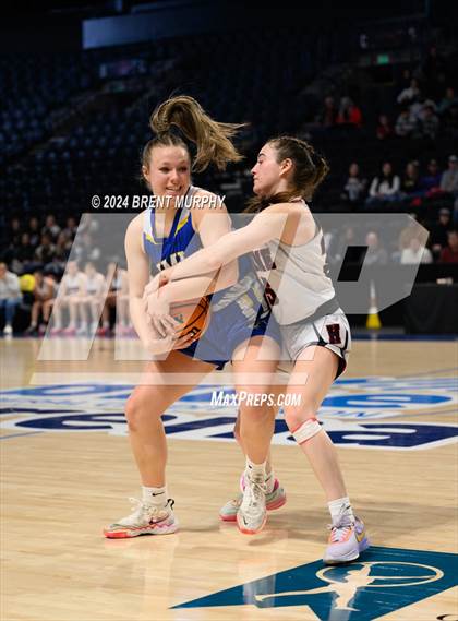 Thumbnail 2 in Hoehne vs. Simla (CHSAA 2A Great 8) photogallery.