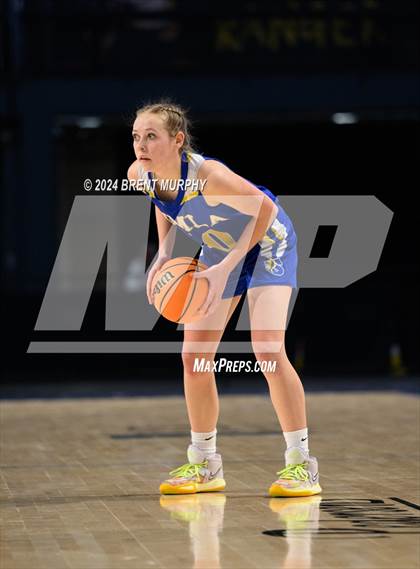 Thumbnail 1 in Hoehne vs. Simla (CHSAA 2A Great 8) photogallery.