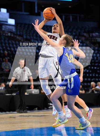 Thumbnail 2 in Hoehne vs. Simla (CHSAA 2A Great 8) photogallery.