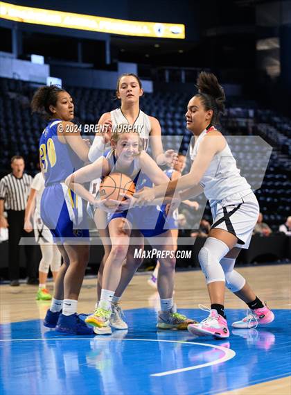 Thumbnail 3 in Hoehne vs. Simla (CHSAA 2A Great 8) photogallery.