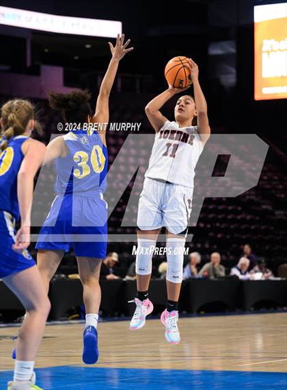 Thumbnail 2 in Hoehne vs. Simla (CHSAA 2A Great 8) photogallery.