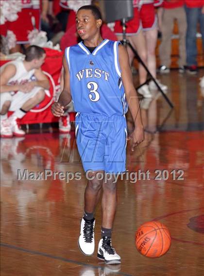 Thumbnail 1 in Spaulding vs. Manchester West (NHIAA Division 1 Preliminary Round) photogallery.