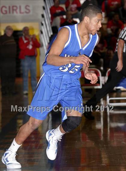 Thumbnail 3 in Spaulding vs. Manchester West (NHIAA Division 1 Preliminary Round) photogallery.