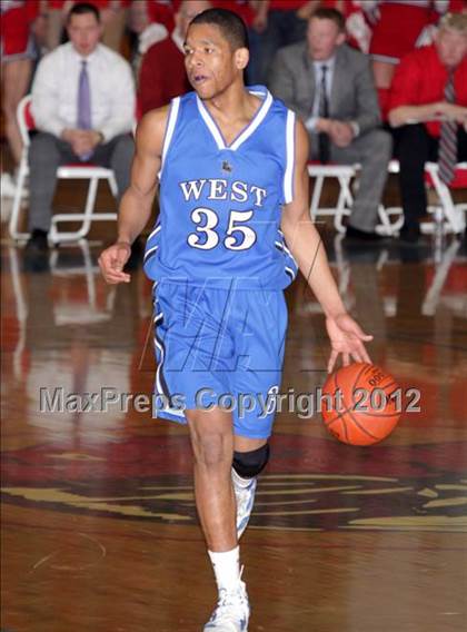 Thumbnail 1 in Spaulding vs. Manchester West (NHIAA Division 1 Preliminary Round) photogallery.