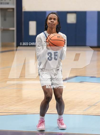 Thumbnail 1 in Deer Valley vs. Horizon (Hoopsgiving Tournament) photogallery.