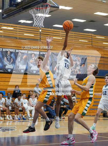 Thumbnail 2 in Deer Valley vs. Horizon (Hoopsgiving Tournament) photogallery.