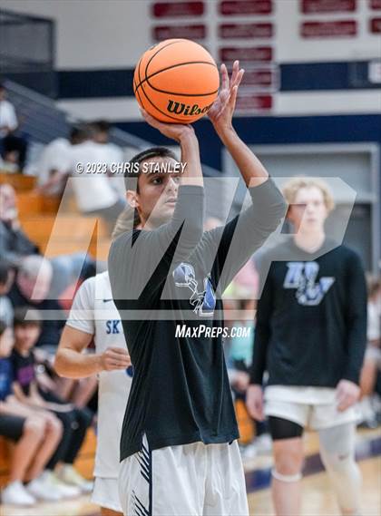 Thumbnail 2 in Deer Valley vs. Horizon (Hoopsgiving Tournament) photogallery.