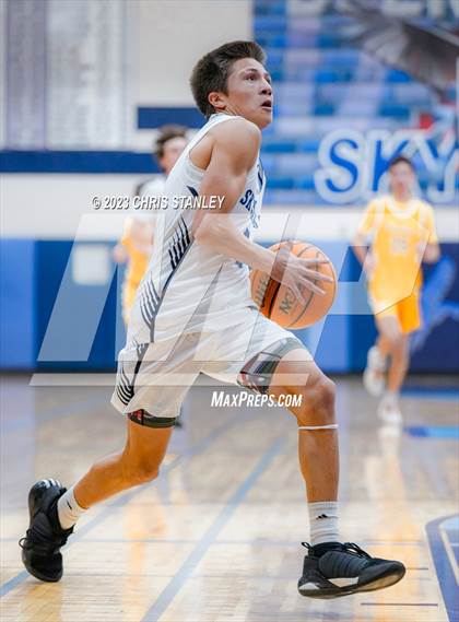 Thumbnail 1 in Deer Valley vs. Horizon (Hoopsgiving Tournament) photogallery.