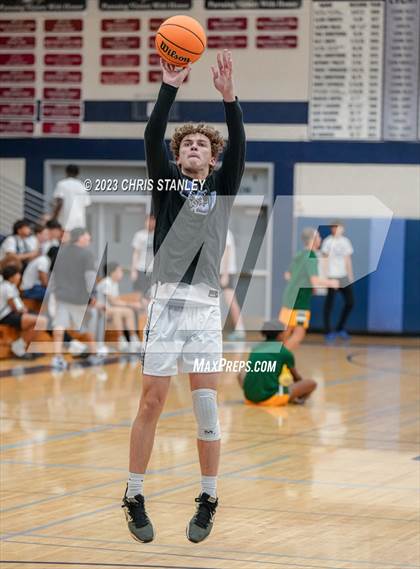 Thumbnail 2 in Deer Valley vs. Horizon (Hoopsgiving Tournament) photogallery.