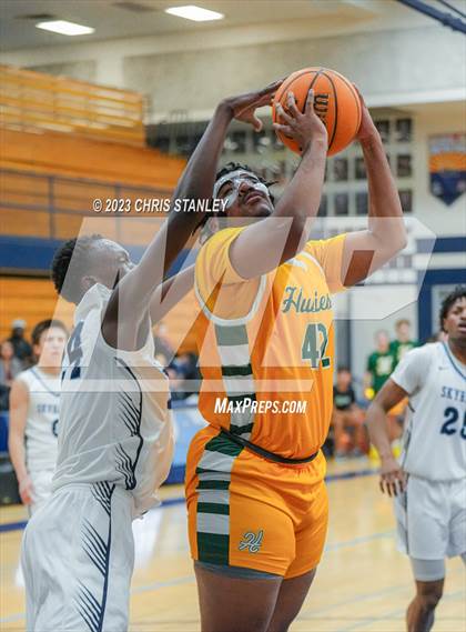 Thumbnail 1 in Deer Valley vs. Horizon (Hoopsgiving Tournament) photogallery.