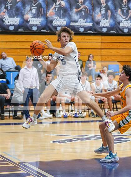 Thumbnail 2 in Deer Valley vs. Horizon (Hoopsgiving Tournament) photogallery.
